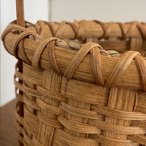 HAND WOVEN BASKET / Artist Margaret Hardin - Picture 8 of 10